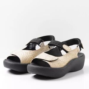 Wolky JEWEL Patent Leather Sandals In Beige Crocolook Size 41 US 10